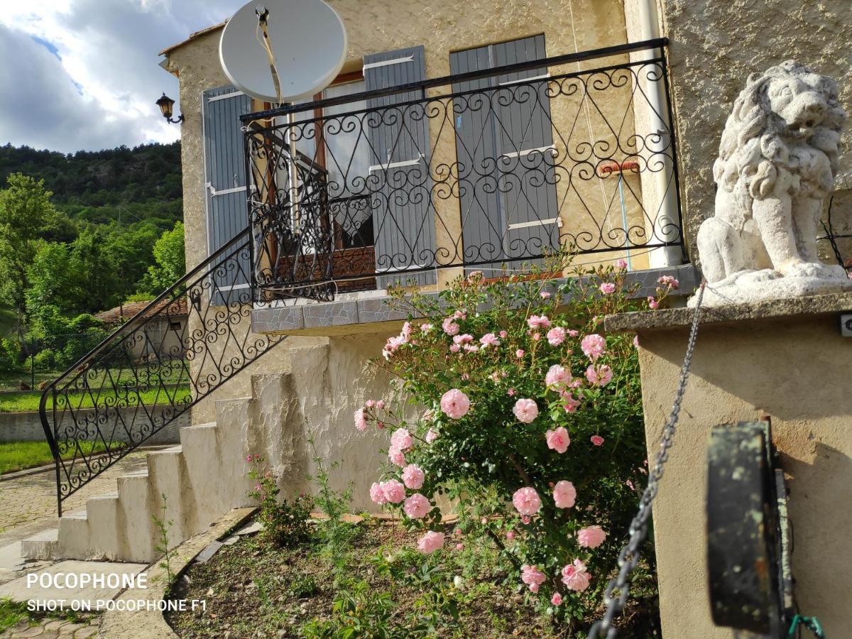 Comme Chez Vous Villa Bayons Luaran gambar
